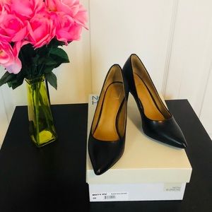 Size 4M ... Cute Basic Black Heels 👠 👠!!!!😊🎉💯